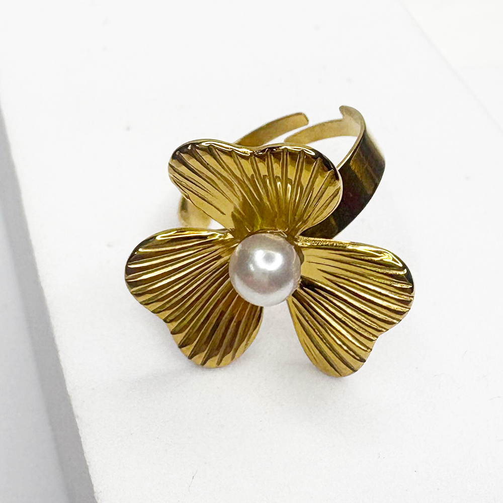 Statment ring,pearl floral ring