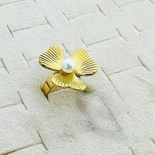 Statment ring,pearl floral ring