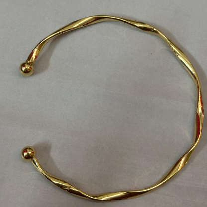 Twist Gold Cuff