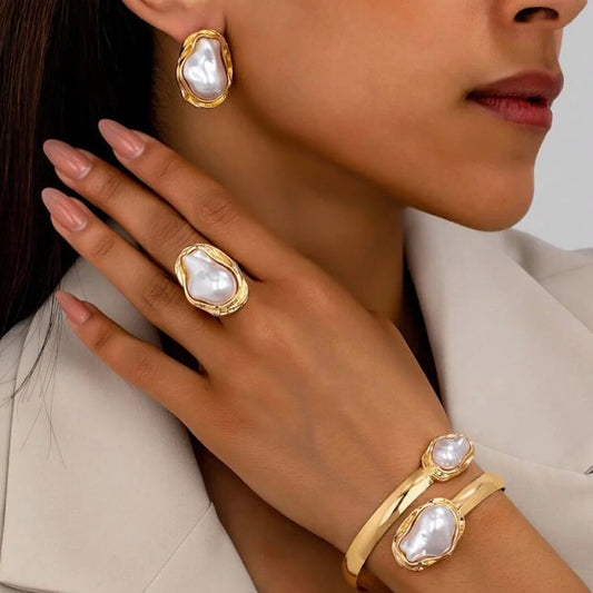 Eterna Pearl, Vintage Asymmetric Pearl set