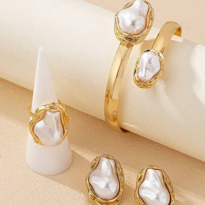 Eterna Pearl, Vintage Asymmetric Pearl set