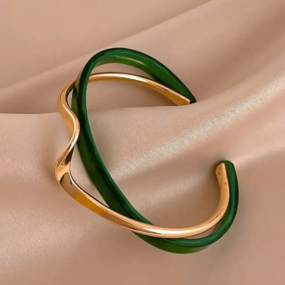 Golden Gypsy (green), Layered Handcuff