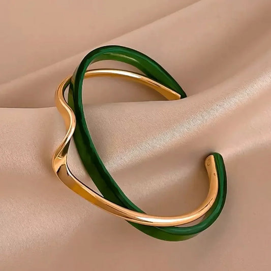 Golden Gypsy (green), Layered Handcuff